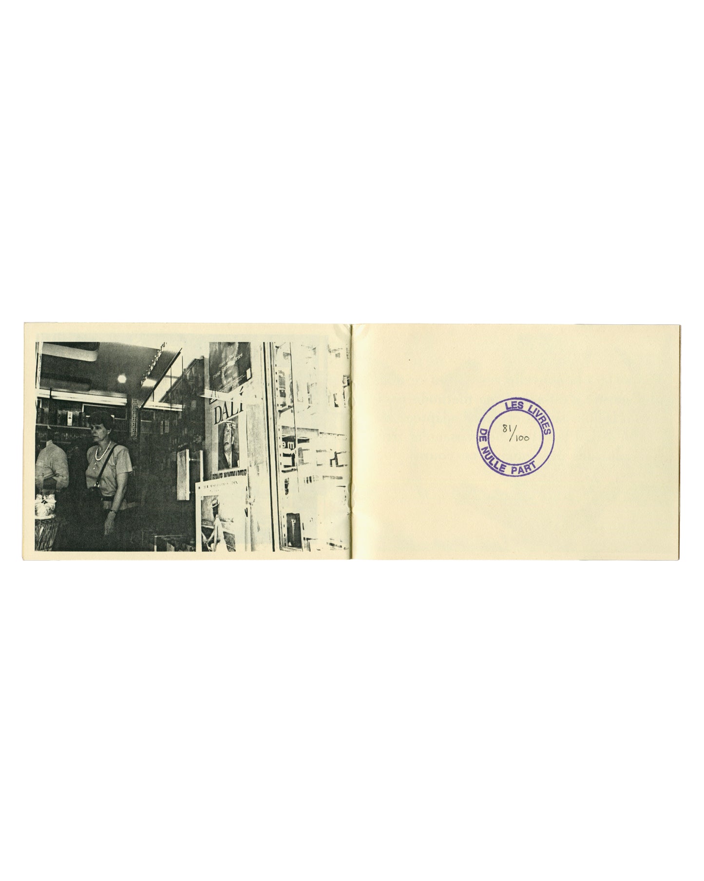 Salvador Dalí, Ma révolution culturelle, Les Livres de Nulle Part, Dalí poster in shop window, edition stamp 81/100