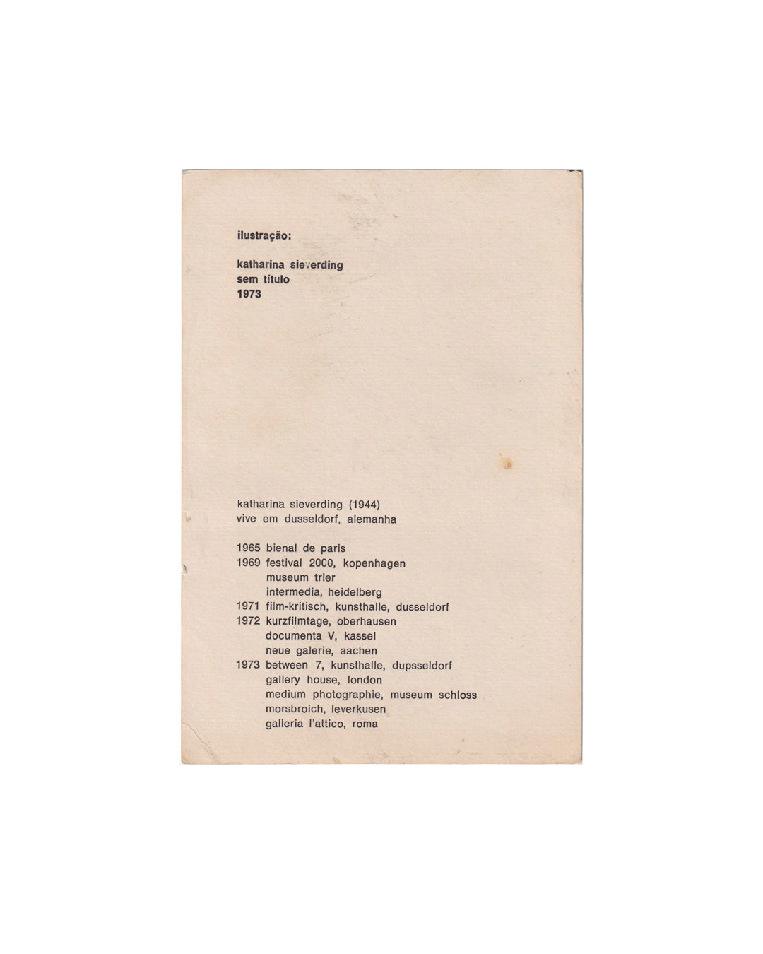 Back of a 1973 Katharina Sieverding artist card printed in Portuguese, with the heading “ilustração,” the caption “katharina sieverding sem título 1973,” and a short biographical note plus exhibition history on toned cream stock with light wear and corner creasing.