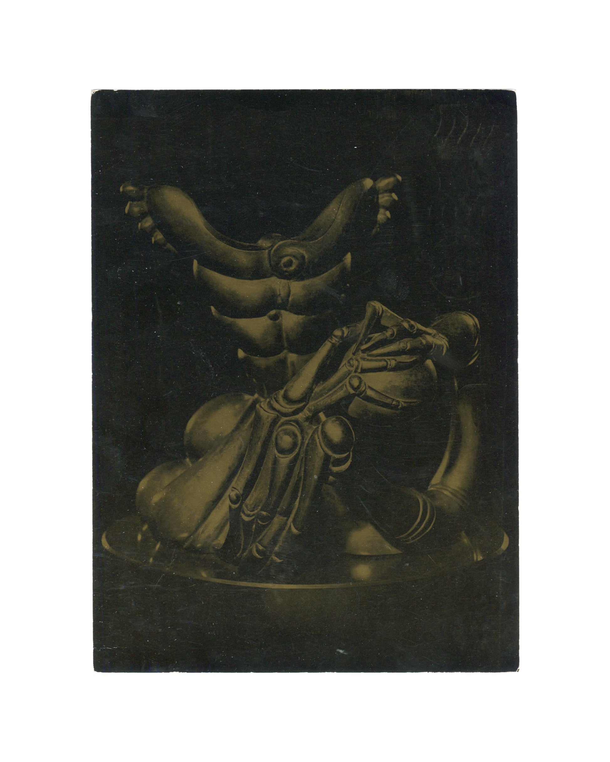 Original 1972 Hans Bellmer New Year postcard, Galerie Suzanne Visat, Paris — recto reproducing Bellmer's Les mains immobiles, 1971: dark-ground photographic image of a bronze sculpture showing a crouching figure with multiple articulated mechanical arms and hands, cast by Ateliers Godard in an edition of 21, height 28 cm. Surface rubbing and scuffing consistent with postal handling.