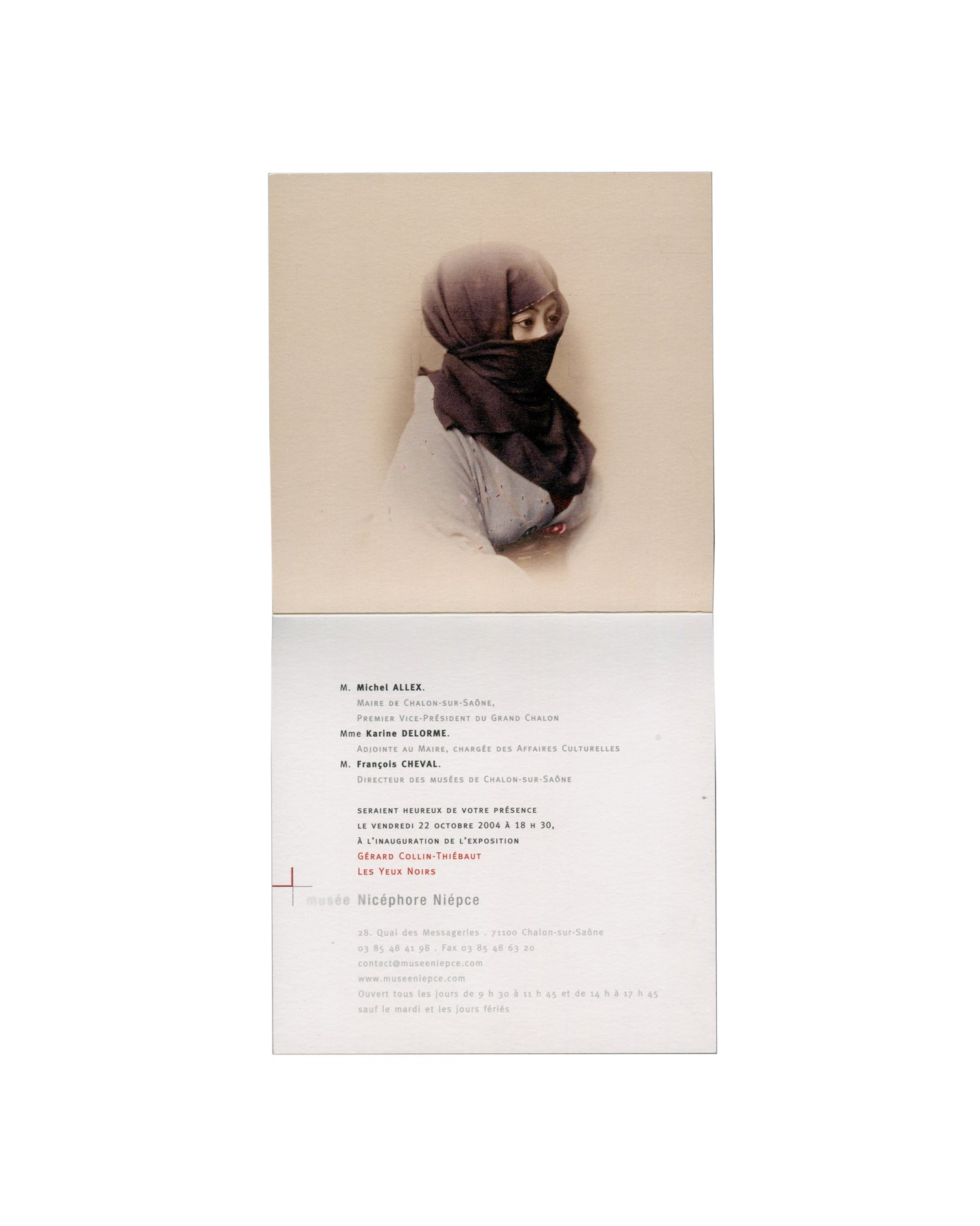Interior Invitation card, Gérard Collin-Thiébaut, Les Yeux noirs, Musée Nicéphore Niépce, Chalon-sur-Saône, 2004. Interior spread: upper half shows a colour photographic portrait of a figure in a dark veil against a pale background, only the eyes visible. Lower half contains printed invitation text in French: M. Michel Allex, Maire de Chalon-sur-Saône; Mme Karine Delorme; M. François Cheval, Directeur des Musées de Chalon-sur-Saône; seraient heureux de votre présence le vendredi 22 octobre 2004 à 18h30 à l'