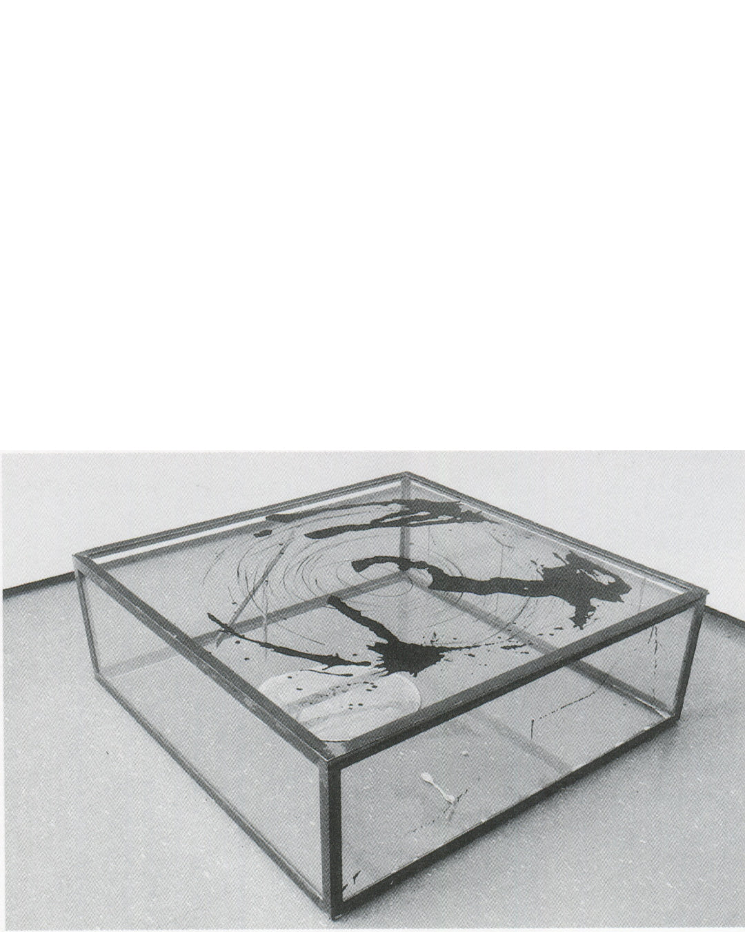 Rebecca Horn, Overtura 1973, installation view: low square glass vitrine with ink splatter and circular marks on glass surface, Tate 1994