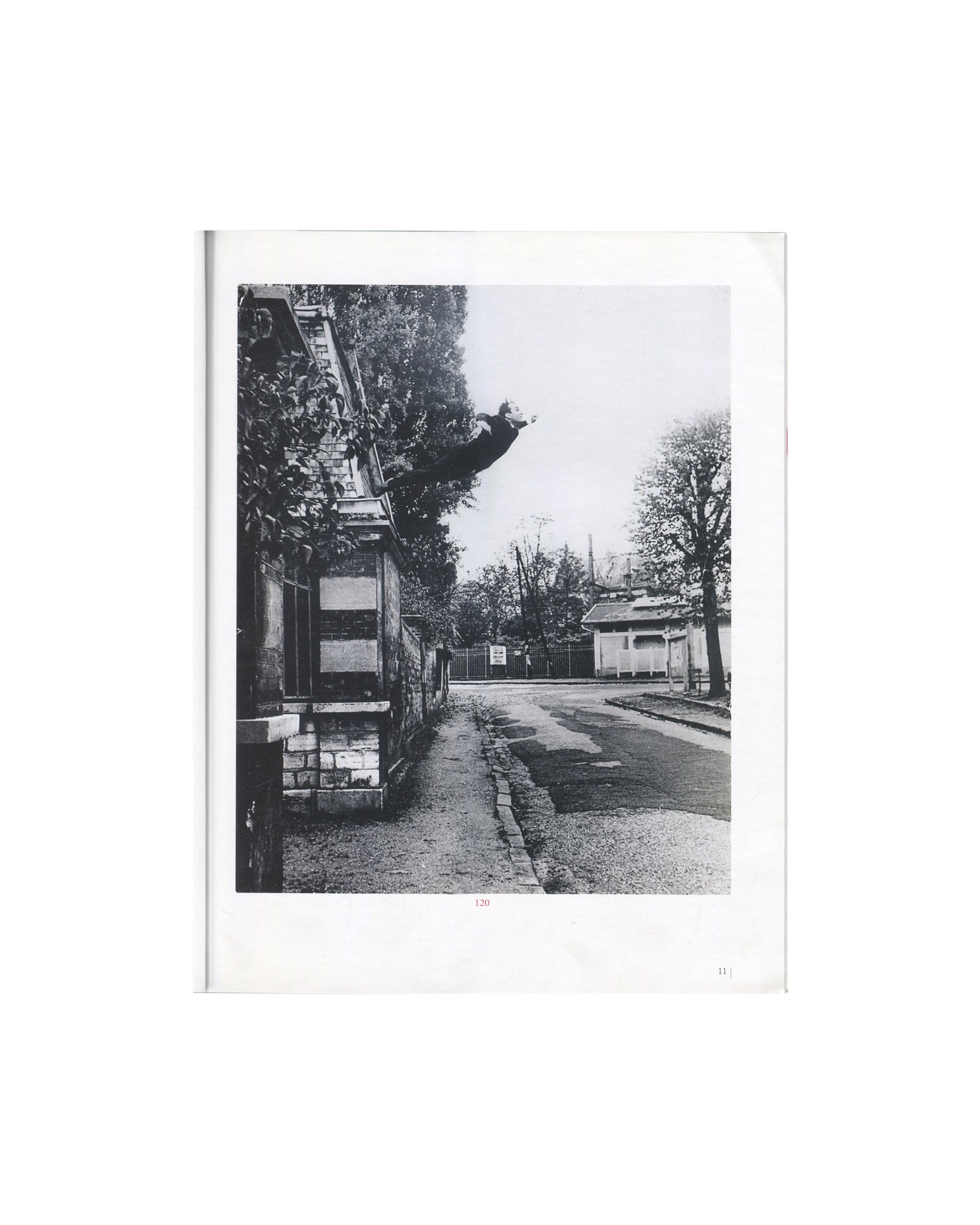 Interior page from 2005 Yves Klein / Jean-Paul Ledeur collection auction catalogue, Pierre Bergé & Associés. Full-page black-and-white photograph of Yves Klein's Saut dans le vide (Leap into the Void), 1960: Klein is shown mid-air, arms outstretched, leaping from a wall above a suburban Paris street, trees and a quiet road visible below. Lot number 120 in red lower centre. Page number 31 lower right.