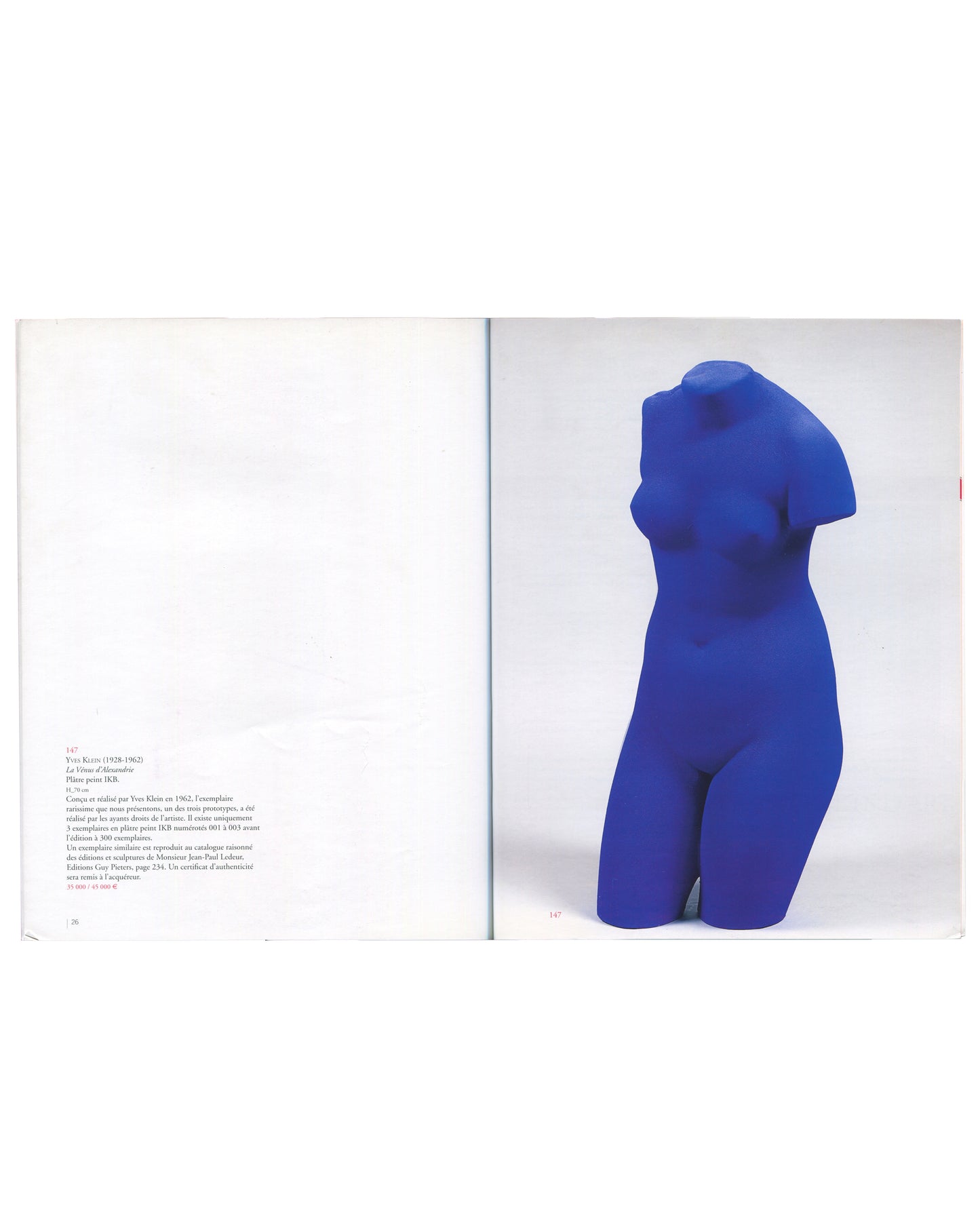 Open spread from 2005 Yves Klein / Jean-Paul Ledeur collection auction catalogue, Pierre Bergé & Associés. Left page: lot 147 catalogue entry in French for La Vénus d'Alexandrie, plâtre peint IKB, with provenance and edition notes. Right page: full-page colour photograph of La Vénus d'Alexandrie, a headless female torso sculpture coated in International Klein Blue (IKB), against a plain white ground. Estimated 15,000–20,000 €