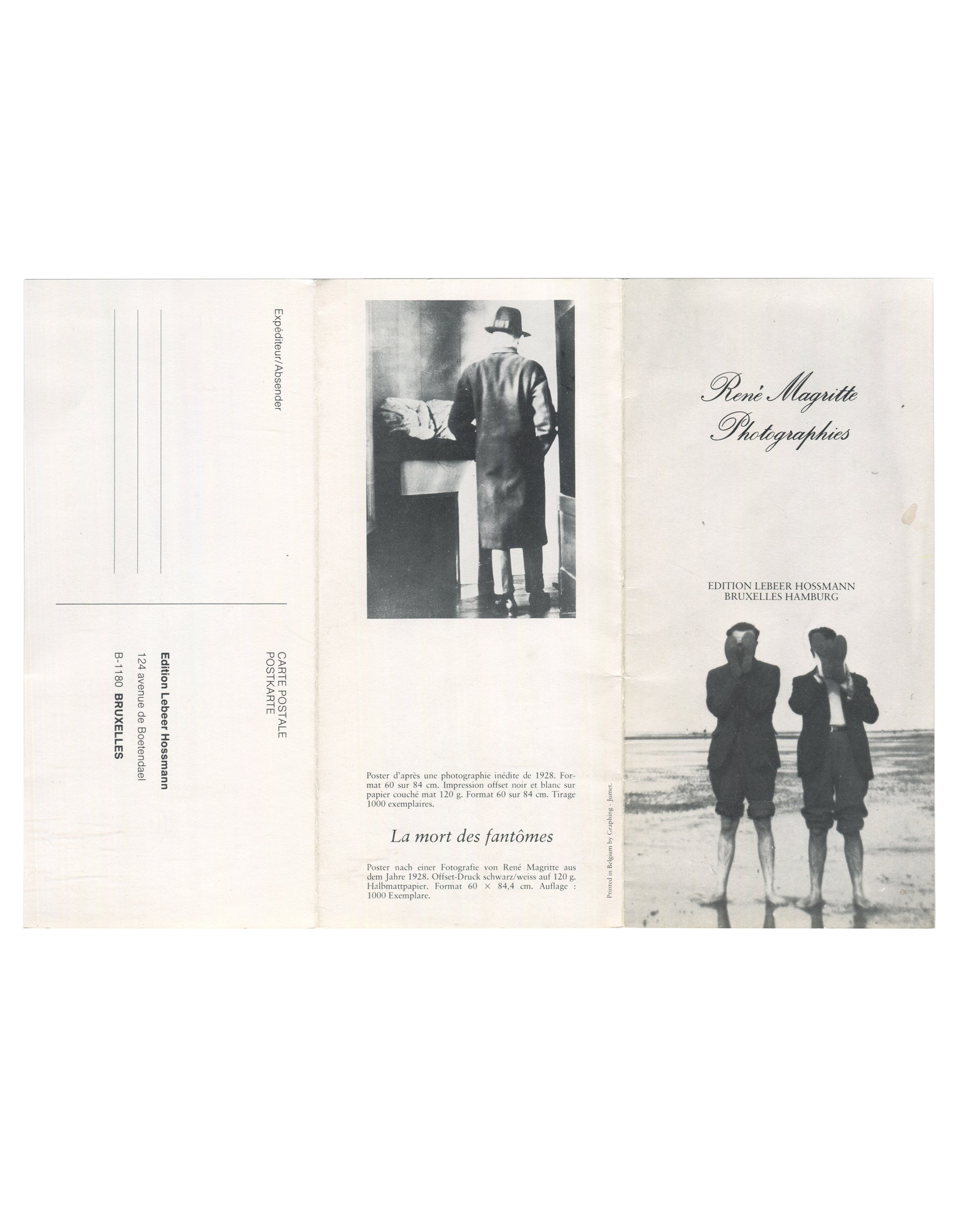  1976 Edition Lebeer Hossmann brochure for René Magritte Photographies, outer mailing panel, showing the front cover image of two boys on a beach at right, a central panel with a black-and-white photograph of a man in a bowler hat and overcoat seen from behind standing before a bed, captioned La mort des fantômes with bilingual French and German edition details, and at left the mailing address panel for Edition Lebeer Hossmann, 124 avenue du Boetendael, B-1180 Bruxelles, with CARTE POSTALE / POSTKARTE print