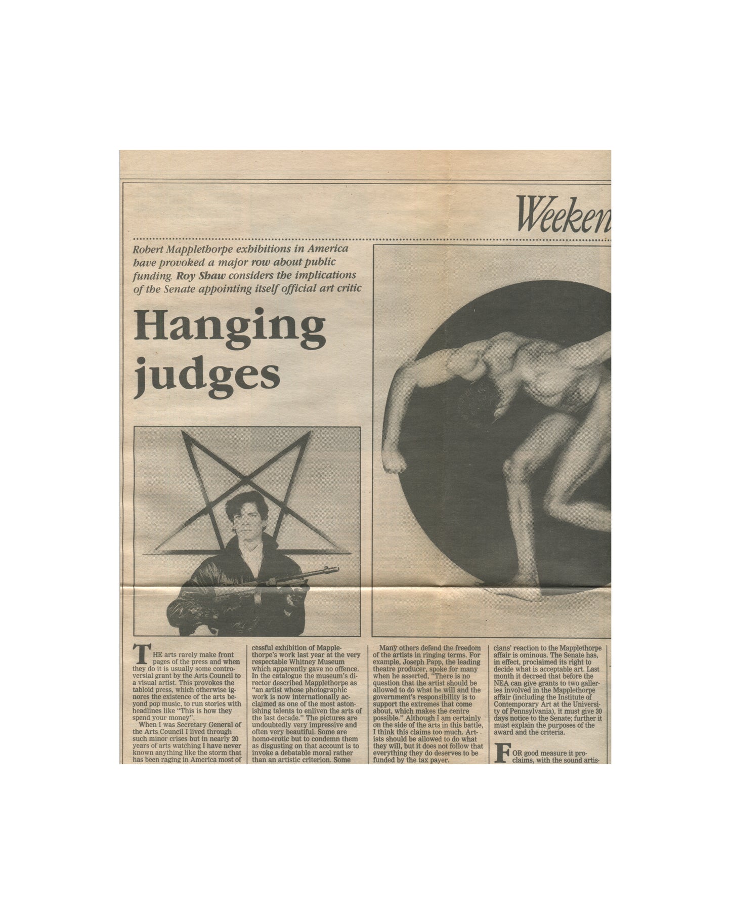 Robert Mapplethorpe — Fotografie, 1983. Retained press clipping: 'Hanging judges' by Roy Shaw, Weekend section. On Robert Mapplethorpe exhibitions in America and the Senate's role in public arts funding. Left inset: black-and-white photograph of Mapplethorpe seated before a large pentagram. Right: large black-and-white photograph of a nude male figure in a classical pose against a dark circular ground. Censorship, NEA, public funding controversy.