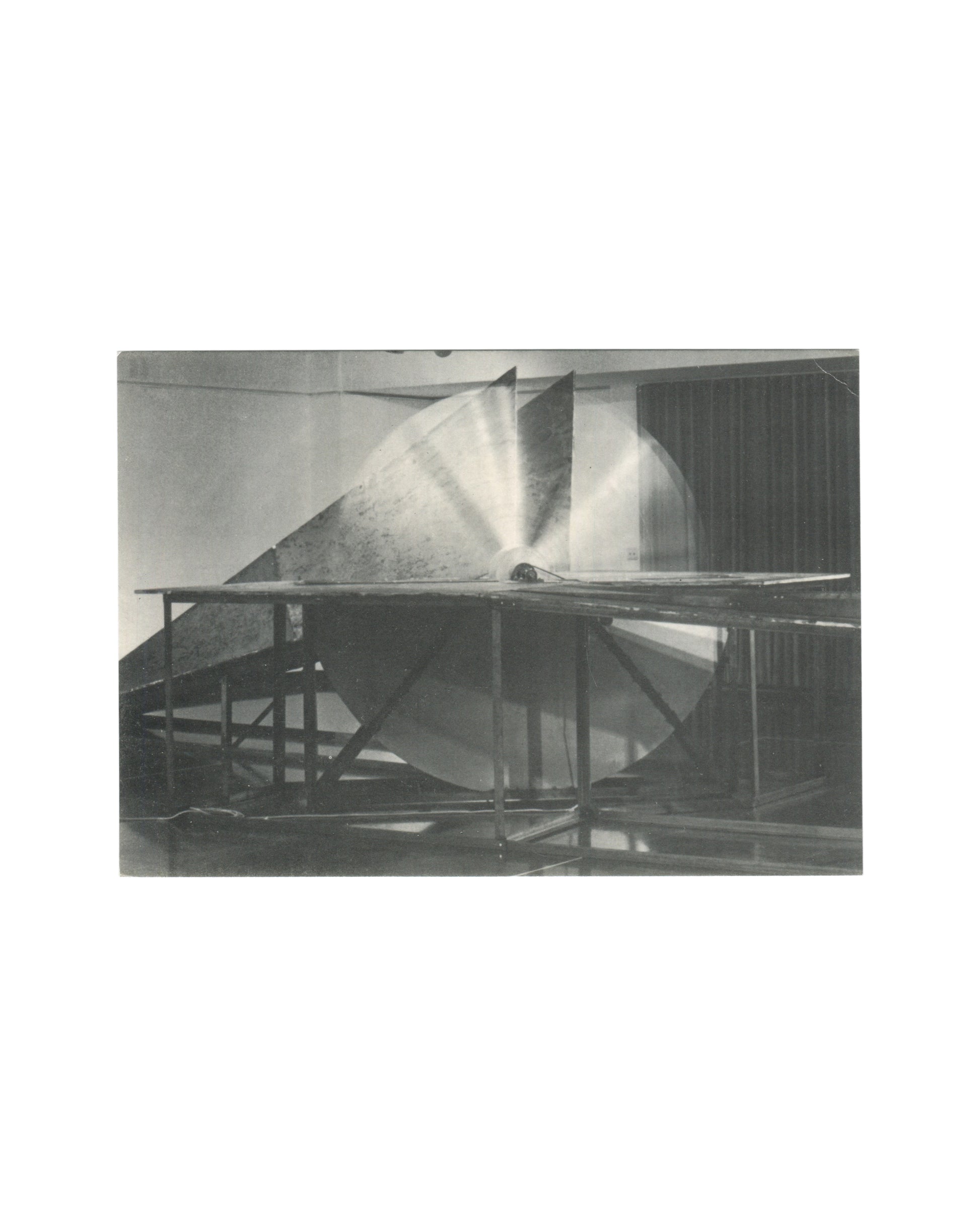 Original 1979 Dennis Oppenheim exhibition invitation card for Projects 78/79, ARC Paris, Musée d'Art Moderne de la Ville de Paris, showing the artist's name in large bold lowercase type alongside the exhibition title, vernissage date Friday 14 December 18–21h, and run dates through 20 January 1980, with a formal invitation line from the Mayor of Paris at the top.