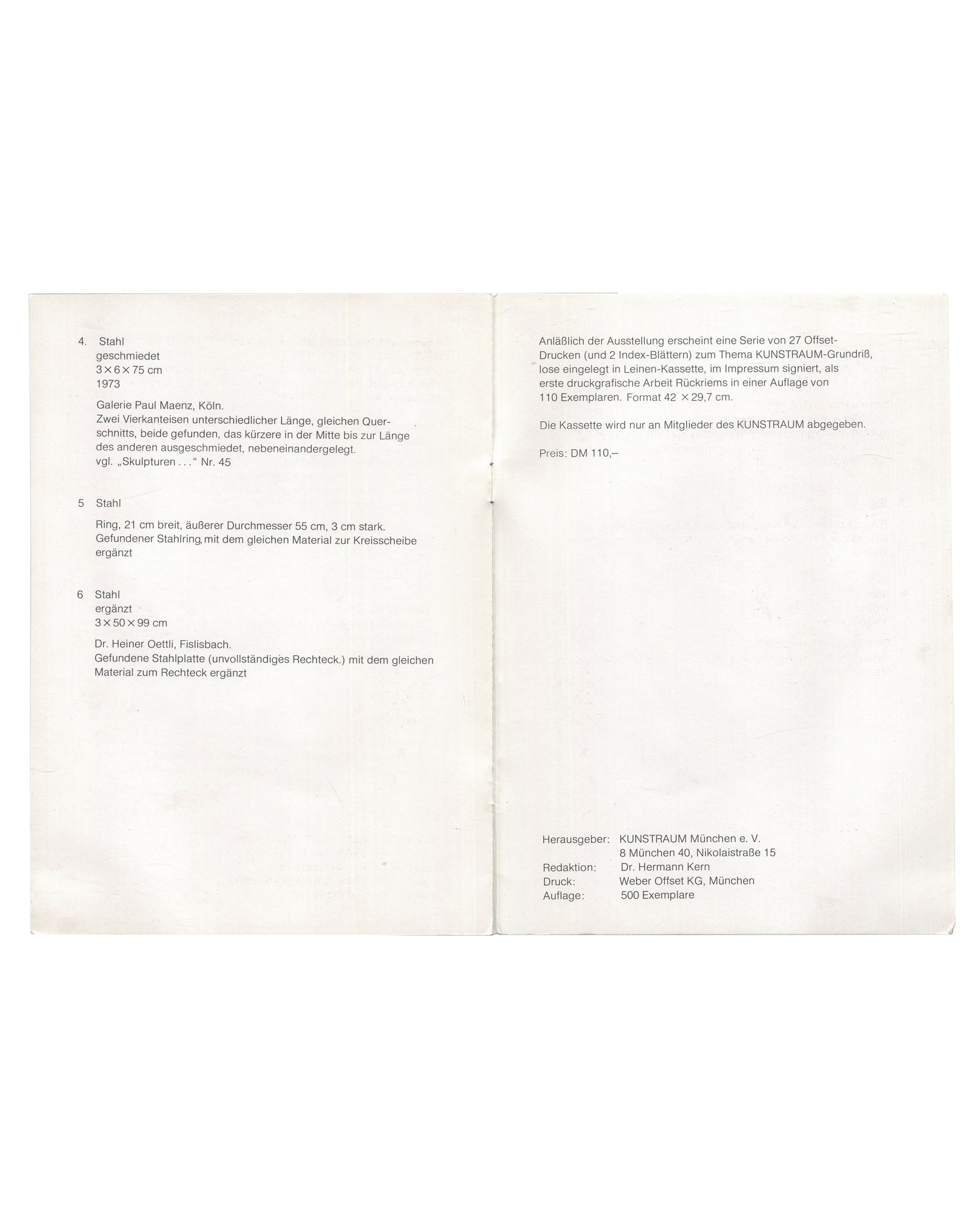 Interior spread of 1974 Kunstraum München exhibition guide for Ulrich Rückriem, left page showing checklist of exhibited works in small black sans-serif type: Stahl geschmiedet 3×6×75 cm 1973 (Galerio Paul Maenz, Köln), found steel ring completed to disc, Stahl ergänzt 3×50×99 cm (Dr. Heiner Oettli, Fislisbach); right page showing edition announcement for KUNSTRAUM-Grundriß series, 27 offset prints, linen cassette, edition 110, DM 110, members only; below imprint: Herausgeber KUNSTRAUM München e.V., Redakt
