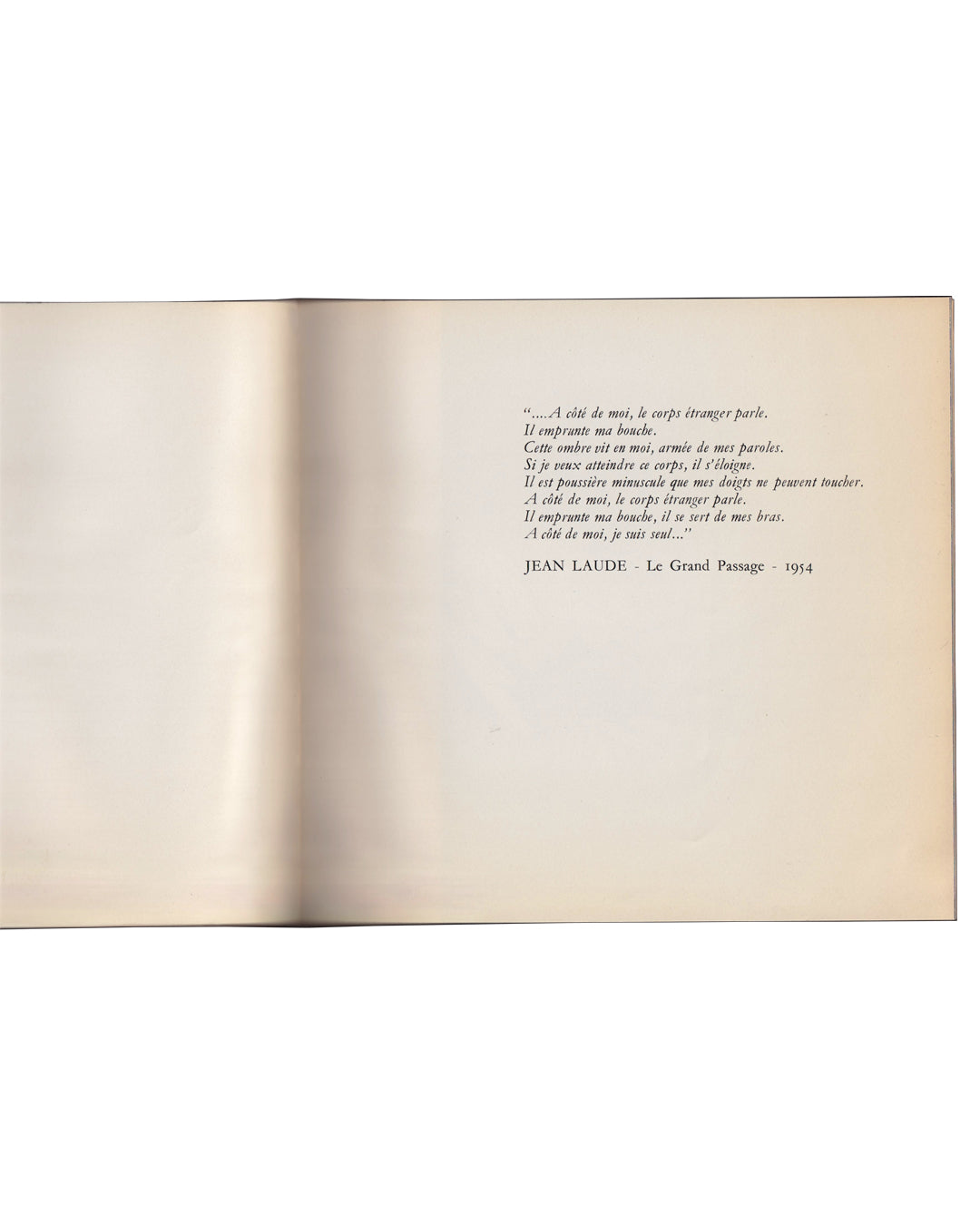 Interior spread from Seul, et le corps…, Galerie du Dragon, Paris, c.1966, right page showing a typeset epigraph in italic French, attributed to Jean Laude, Le Grand Passage, 1954, reading: "….A côté de moi, le corps étranger parle. / Il emprunte ma bouche. / Cette ombre vit en moi, armée de mes paroles. / Si je veux atteindre ce corps, il s'éloigne. / Il est poussière minuscule que mes doigts ne peuvent toucher. / A côté de moi, le corps étranger parle. / Il emprunte ma bouche, il se sert de mes bras. / A 