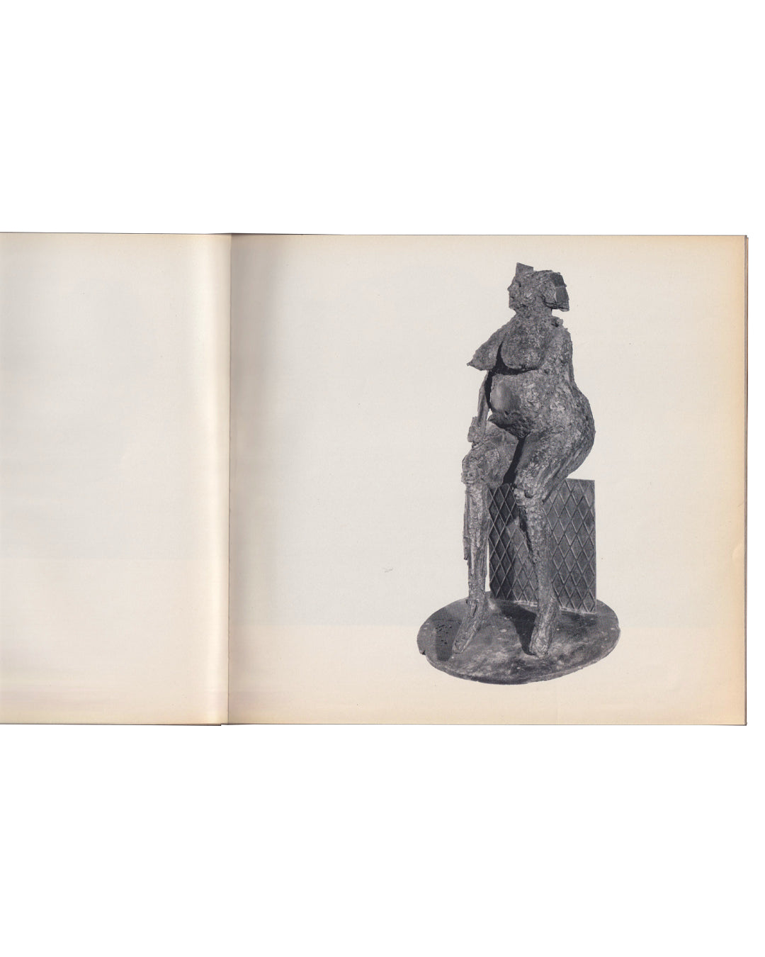 Interior spread, Seul, et le corps…, Galerie du Dragon, Paris, 1966. Black-and-white photograph of a bronze sculpture by César standing female figure, voluminous and textured, leaning against a latticed cubic form on a circular base. Catalogue open flat, printed on cream paper.