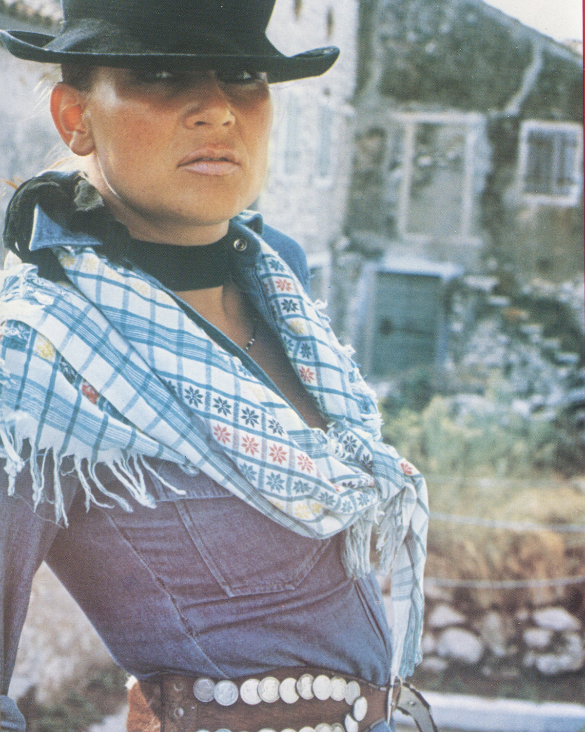Katharina Sieverding, Grossfotos I–X, 1977, interior spread: colour photograph of female figure in black cowboy hat and keffiyeh, ruined building behind
