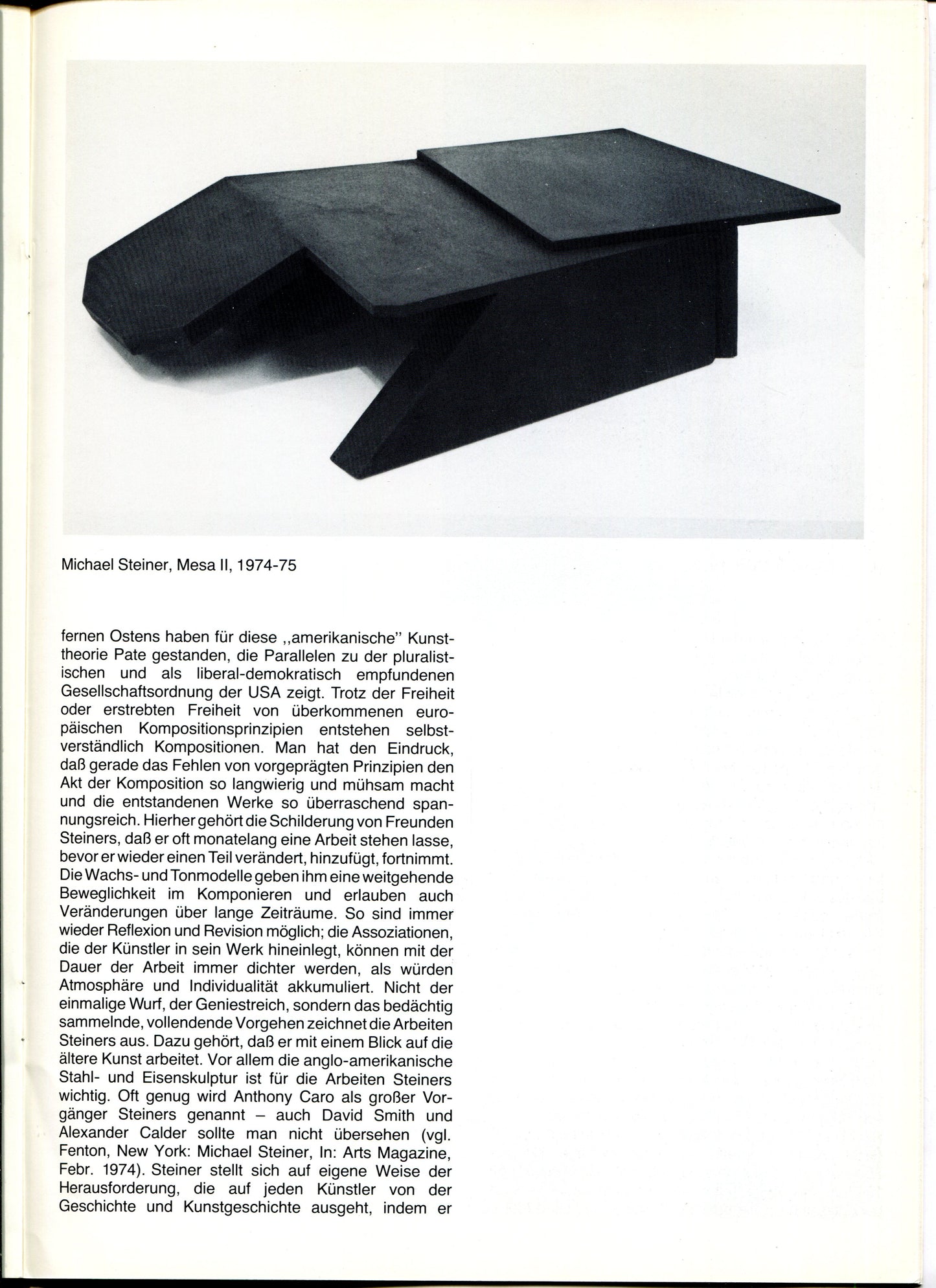 Michael Steiner, Mesa II, 1974–75, black welded steel sculpture, low angular form on white ground; German essay text below
I