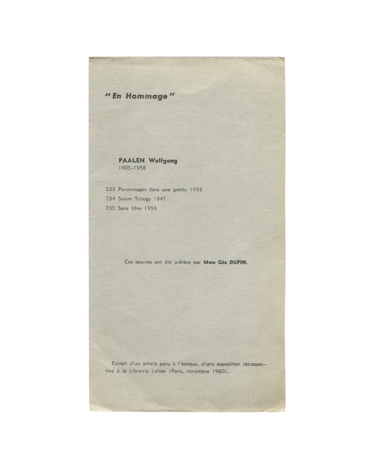 Original 1960 Wolfgang Paalen exhibition insert 'En Hommage', Librairie Loliée, Paris, recto showing the title in quotation marks, artist name PAALEN Wolfgang with dates 1905–1958, a list of three loaned works — Personnages dans une grotte 1933, Selam Trilogy 1947, Sans titre 1954 — lender credit to Mme Géo Dupin, and a note identifying the sheet as an extract from a contemporary article on the retrospective.
